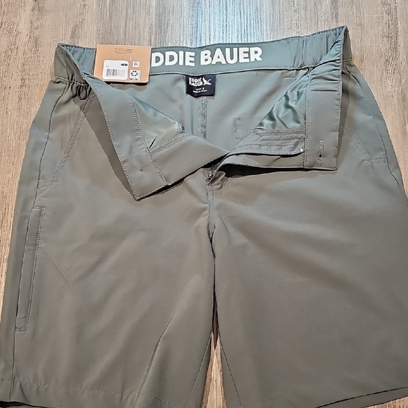 Eddie Bauer Men's Olive Shorts - Picture 5 of 12